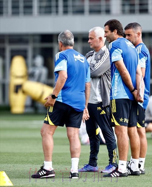 媒体发起皇马中卫投票：选琼阿梅尼&阿森西奥？